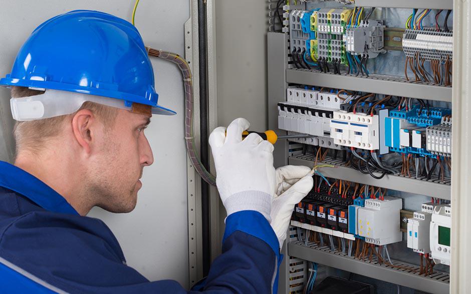 je recherche un électricien Paris 13